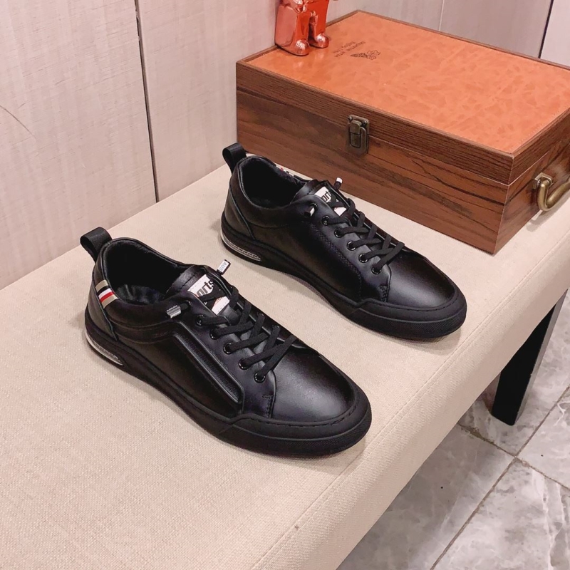 G*u*i casual shoes